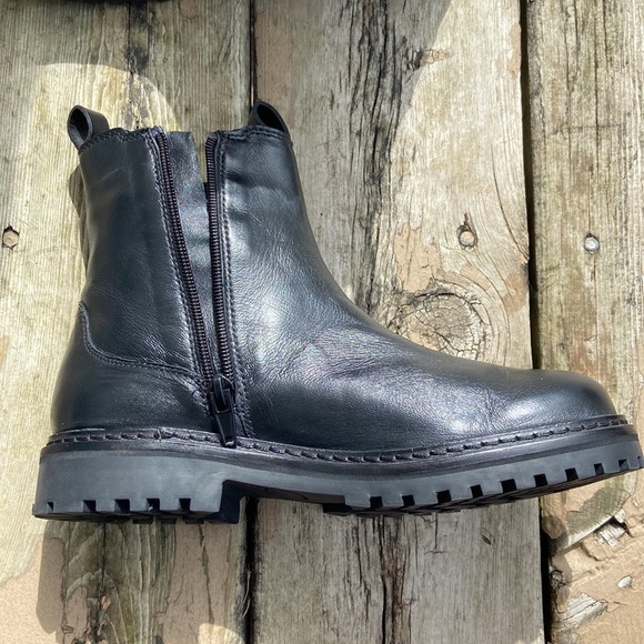 Women’s Zara Chunky Lug Black Leather Ankle Boots Size 5, Excellent Condition!! - Picture 12 of 14